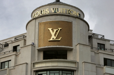 Paris : la boutique Louis Vuitton sur les Champs-Élysées