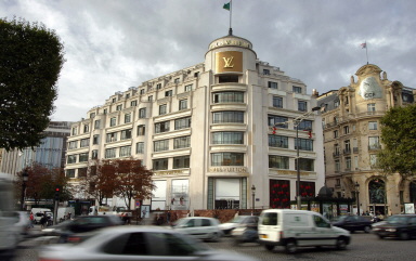 Paris : le projet géant de Louis Vuitton sur les Champs-Elysées