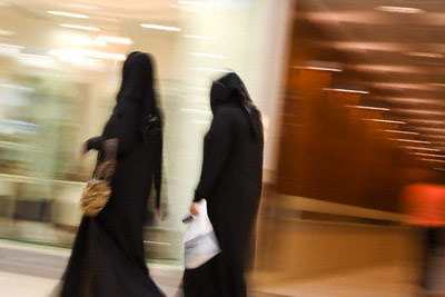Arab Abaya Fashion on Top Designers Try A Revamp Of Islamic Abaya