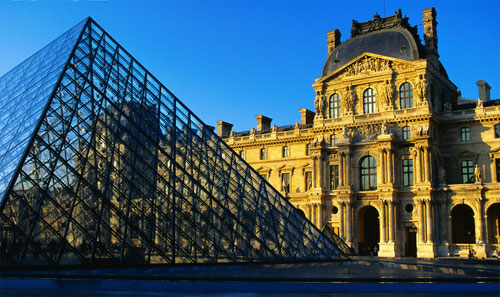 Under Le Louvre