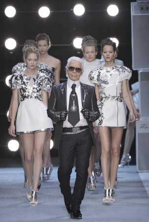 band Assimileren weerstand bieden Lagerfeld: 'No one wants to see curvy women'