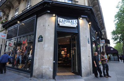 Clothing Boutique Franchise on La Boutique Parisienne De Kaporal   Photo  Pixelformula