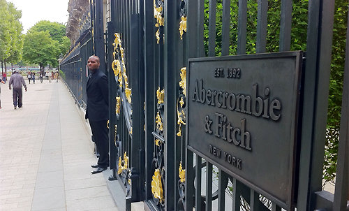 Abercrombie & Fitch, comité Champs-Elysées