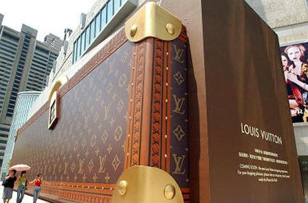 Huge Louis Vuitton trunk ad may face demolition in Shanghai - News : Campaigns (#174125)