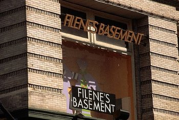 Filene's Basement, Syms