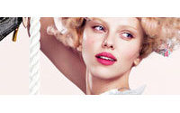 Scarlett Johansson prête son visage à Louis Vuitton