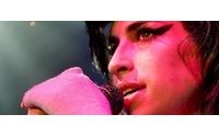 Amy Winehouse cantera' per Armani