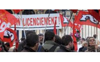 Des salariés de la Camif manifestent à Paris avec Ségolène Royal