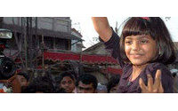 Dos niños de "Slumdog Millionaire" dan el salto a las pasarelas por un día