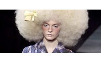 Louis Vuitton exibe perucas black power em Paris