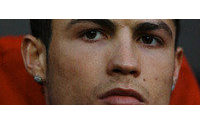 Cristiano Ronaldo desbanca Beckham e deve posar seminu para Armani