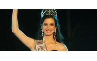 La venezolana Adriana Vasini es coronada como "Reina Hispanoamericana 2009"