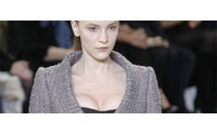 Louis Vuitton mostra mulheres com seios fartos e longe da magreza