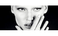 Veja fotos de Lara Stone para Calvin Klein
