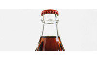 Ocho diseñadores españoles vestirán la botella de Coca-Cola Light en su 25 aniversario