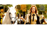 Raquel Zimmermann posa com cavalo para a Vogue América