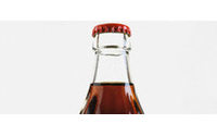 Gallardón inaugura la exposición de botellas gigantes de Coca Cola Light creadas por ocho diseñadores españoles