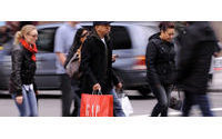 US shoppers to spend more but stay thrifty