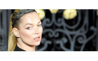 Louis Vuitton cierra su desfile con una espectacular Kate Moss