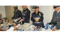 GdF di Caserta: scarpe contraffatte, arresti e sequestri