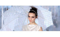 Profundos escotes con Elie Saab y colores pastel con Louis Vuitton para 2012