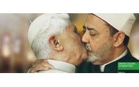 Il Vaticano s'infuria: Benetton ritira il bacio del Papa dalla campagna