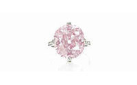 Un raro diamante rosa, subastado por récord de 15,7 millones en Nueva York