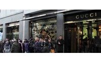 Milano: danneggiate vetrine negozi nel quadrilatero della moda
