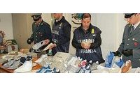 Contraffazione: false griffe, scoperta 'filiera' in Campania