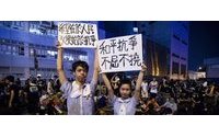 Las dos Chinas se ven las caras en "la calle del lujo" de Hong Kong