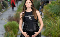 Pregnant models show they have