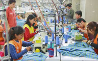 La producción de manufactura textil colombiana cae de nuevo en julio