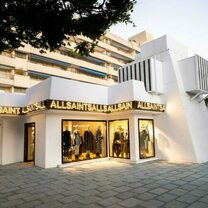 AllSaints sienta las bases de su expansión en España con una apertura en Puerto Banús