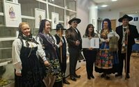 Franco-portuguesa inaugura em Paris exposição de aguarelas de trajes tradicionais de Portugal