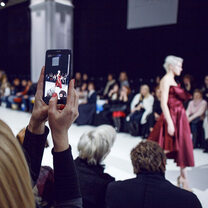 FashionNetwork lança aplicativo para as semanas da moda