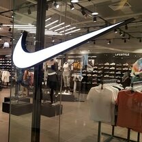 Nike fatura 1,45 mil milhões de dólares no seu primeiro trimestre fiscal, menos 1%, e aumenta vendas em 2%