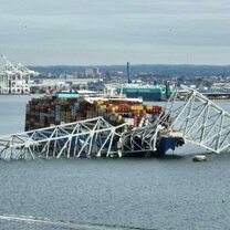 Il porto di Baltimora bloccato dopo il crollo di un ponte