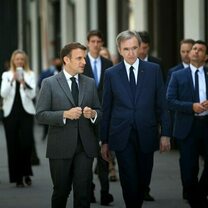 Emmanuel Macron a décoré Bernard Arnault de la grand-croix de la Légion d'honneur