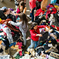 Los eurodiputados ponen en el punto de mira a la moda rápida y los desechos textiles