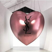 Yves Saint Laurent Beauté ouvre un espace éphémère à Paris pour le lancement de sa collection YSL Loveshine