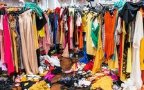 Nace en Ámsterdam una "biblioteca de ropa" para luchar contra la contaminación de la moda
