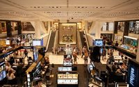 La afluencia a los centros comerciales se redujo un 43,1 % interanual en febrero