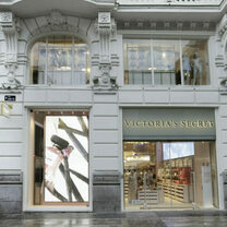 Victoria’s Secret inaugura su nueva tienda insignia en la Gran Vía de Madrid de la mano de Percassi