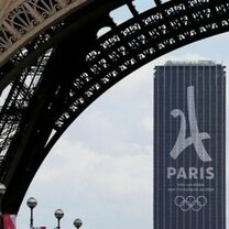 早报 | 爱马仕广州太古汇店被指配货不给包；LVMH成为2024年巴黎奥运会赞助商