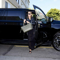 Karl Lagerfeld lancia con Amber Valletta una capsule di borse sostenibili