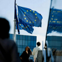 Regarder la vidéo Zone euro: l'inflation va baisser plus que prévu en 2024 selon Bruxelles