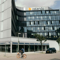 Zalando maintains quarterly sales and improves profitability