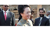 China coloca a su primera dama en la lista de las mejores vestidas del mundo