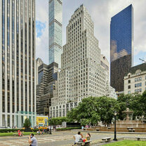 Chanel LVMH'nin de Hedefinde Olan NYC Fifth Avenue Binasını Almayı Planlıyor
