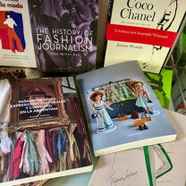La editorial Ampersand brinda una charla sobre la colección de libros de moda